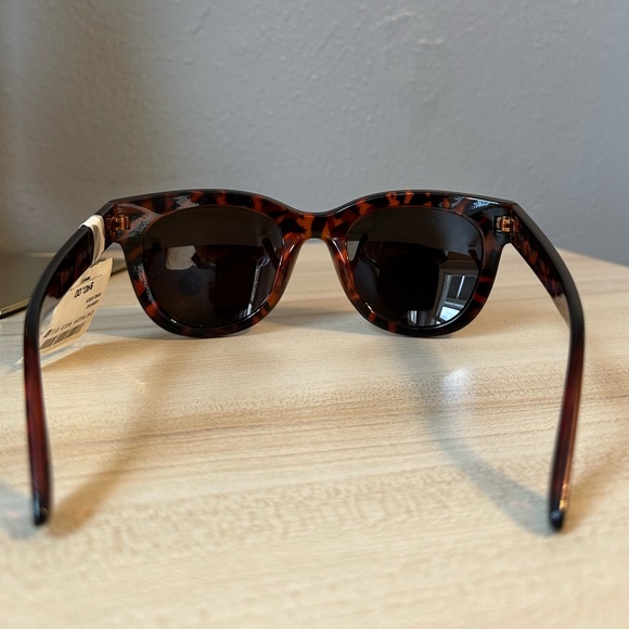 NWT - CRUSH EYES POLARIZED SUN GLASSES. - Picture 2 of 3